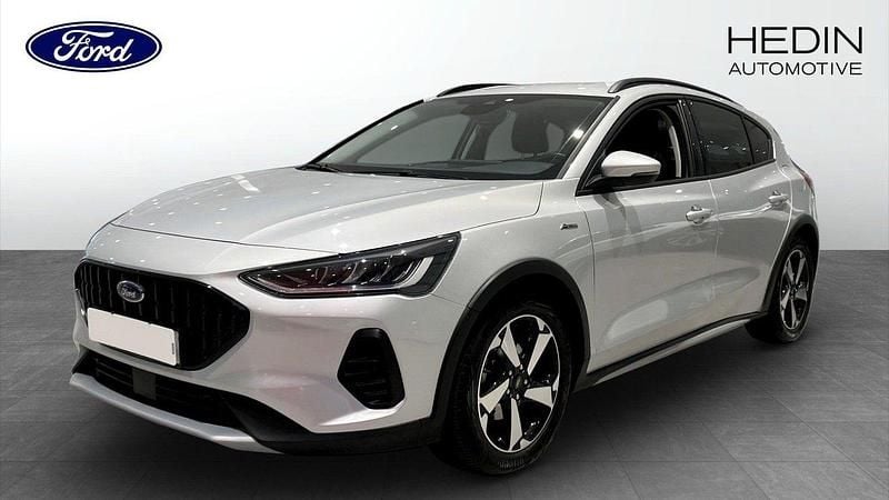 Grå (grey) Begagnad 2023 Ford Focus Active Halvkombi | 199 900 kr (Superpris) - Bild 1/4