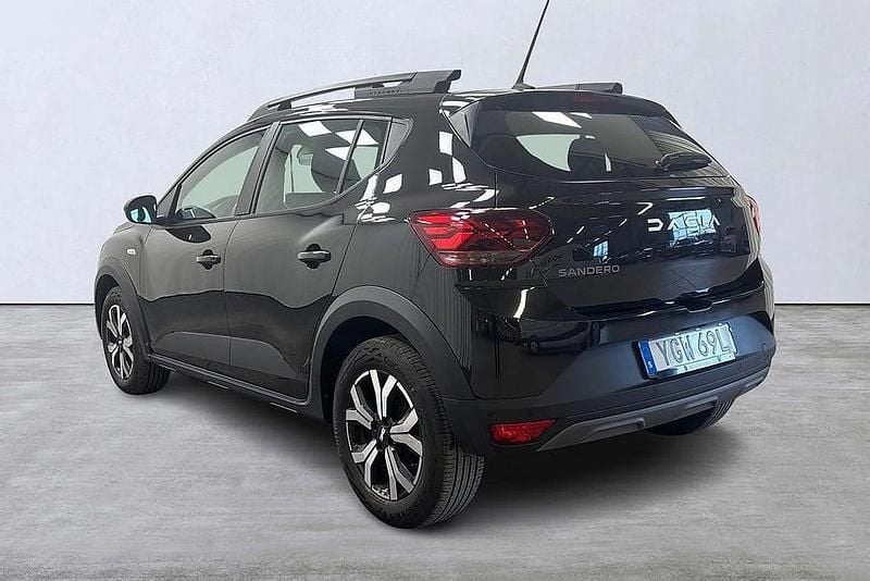 Begagnad Dacia Sandero Expression 91 HK (66 kW) 2022 Svart SUV