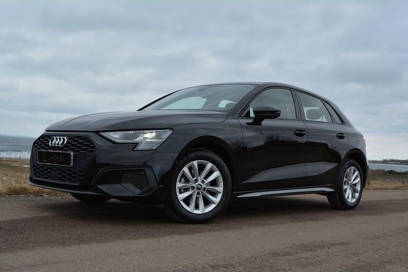 Begagnad Audi A3 Comfort 150 HK (110 kW) 2022 Brilliant svart Sedan