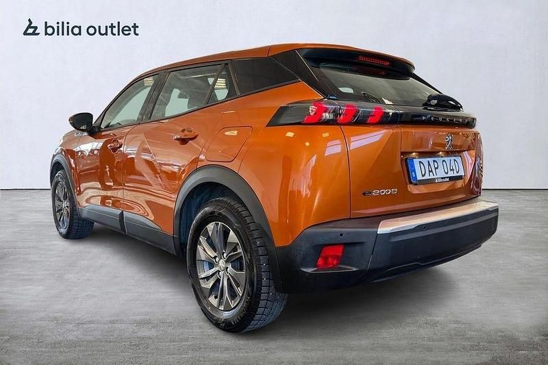 Begagnad Peugeot e-2008 Active 100 kW (136 HK) 2021 Orange SUV