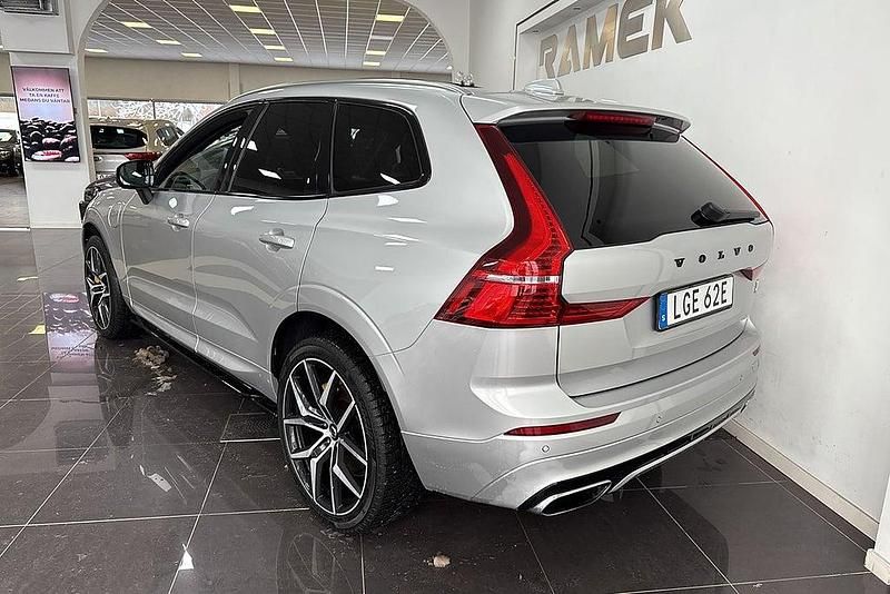 Begagnad Volvo XC60 R-Design 320 HK (235 kW) 2017 Silver SUV