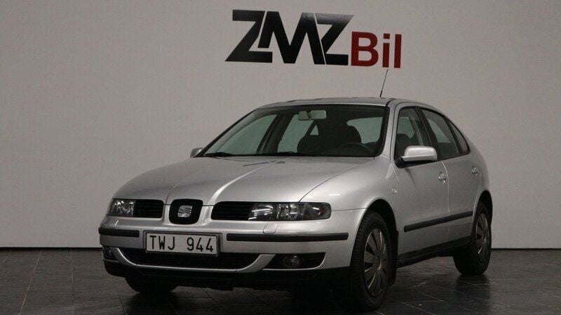 Ljusgrå Begagnad 2002 Seat Leon Halvkombi | 29 900 kr (Lite dyr) - Bild 1/4
