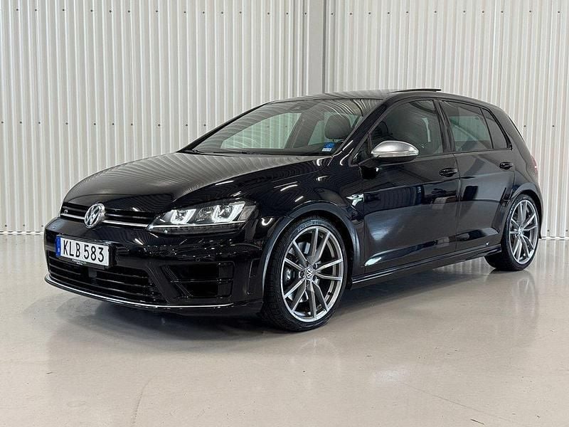 Svart Begagnad 2014 VW Golf VII R Halvkombi | 269 900 kr (Lite dyr) - Bild 1/4