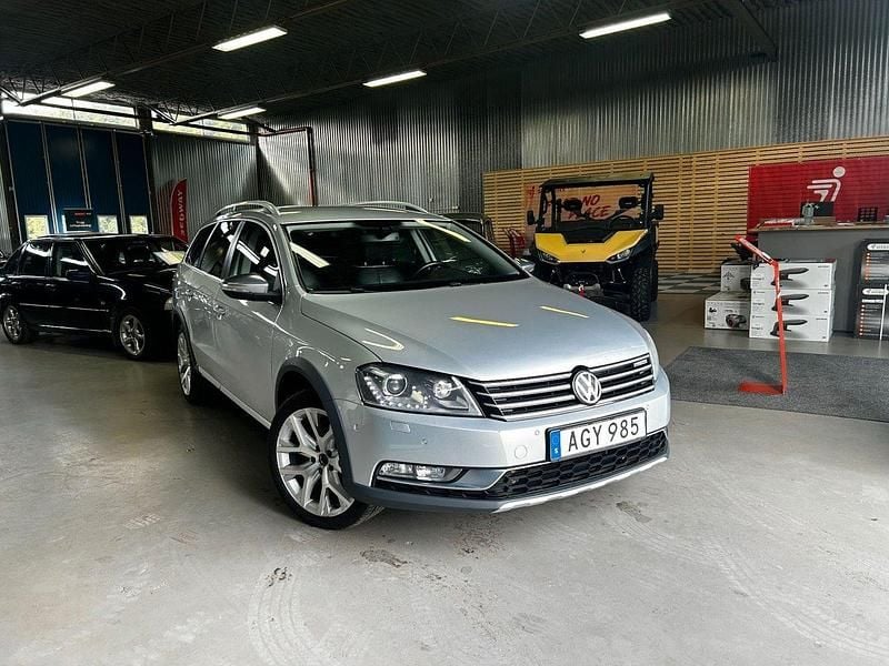 Silver Begagnad 2014 VW Passat Alltrack Kombi | 135 900 kr (Marknadspris) - Bild 1/4