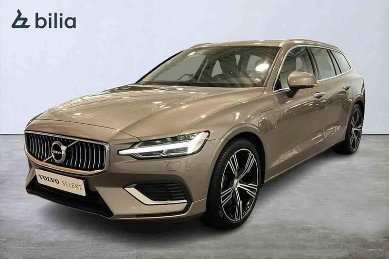 Grå Begagnad 2022 Volvo V60 Kombi | 369 900 kr (Bra pris) - Bild 1/1