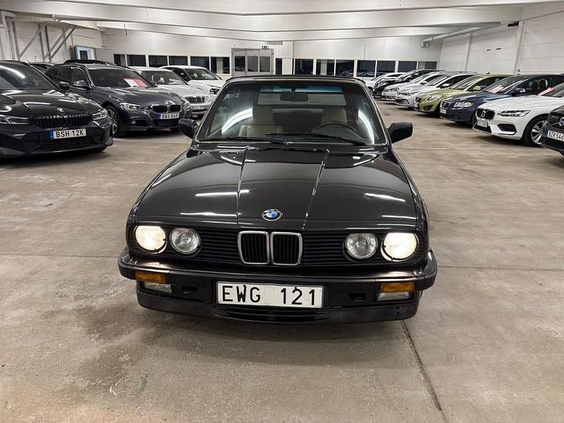 Begagnad BMW 325 M Sport 170 HK (125 kW) 1987 Grå Cab