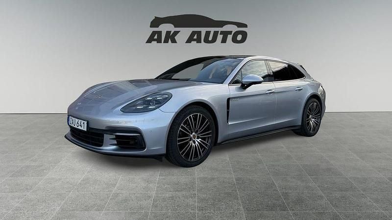 Silver Begagnad 2018 Porsche Panamera 4 Sport Turismo Sedan | 649 000 kr (Marknadspris) - Bild 1/4