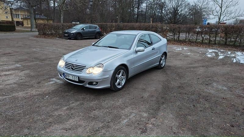 Begagnad Mercedes C180 143 HK (105 kW) 2005 Silver Sportkupé