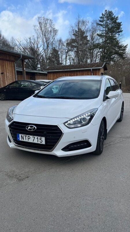 Vit Begagnad 2016 Hyundai i40 Kombi | 99 500 kr (Bra pris) - Bild 1/4