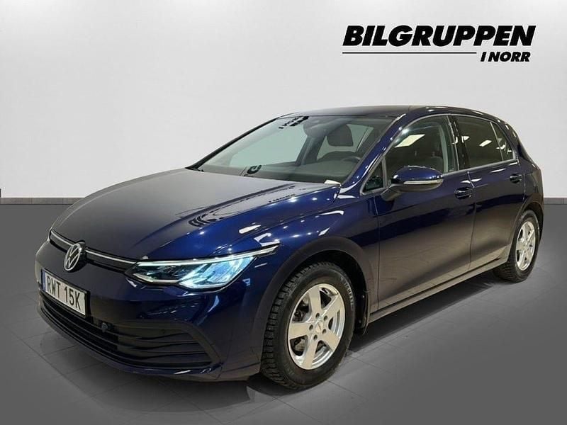 Blå Begagnad 2021 VW Golf VIII Halvkombi | 249 900 kr (Marknadspris) - Bild 1/3