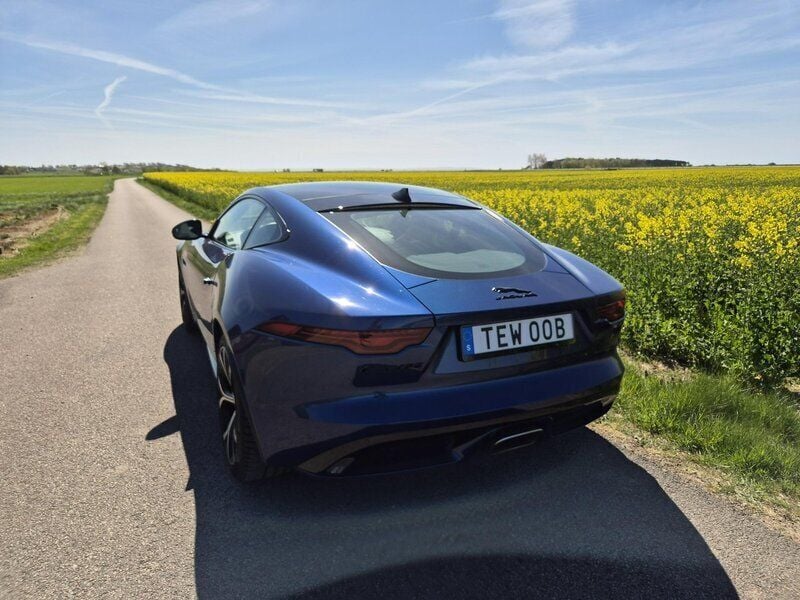 Blå Begagnad 2021 Jaguar F-Type R-Dynamic Sportkupé | 525 000 kr - Bild 1/4