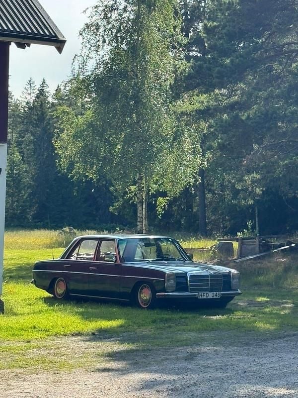 Begagnad Mercedes 230 1974