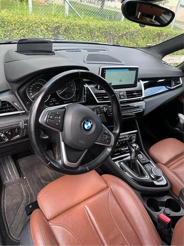 Vit Begagnad 2018 BMW 225 Active Tourer Sport Line Minibuss | 165 000 kr (Marknadspris) - Bild 1/4