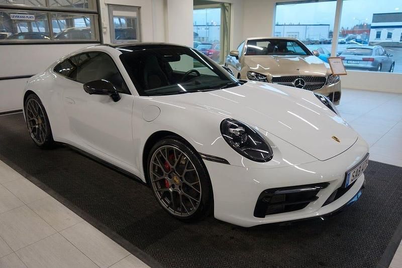 Begagnad Porsche 911 Carrera 4S Sport 450 HK (330 kW) 2021 Vit Sportkupé