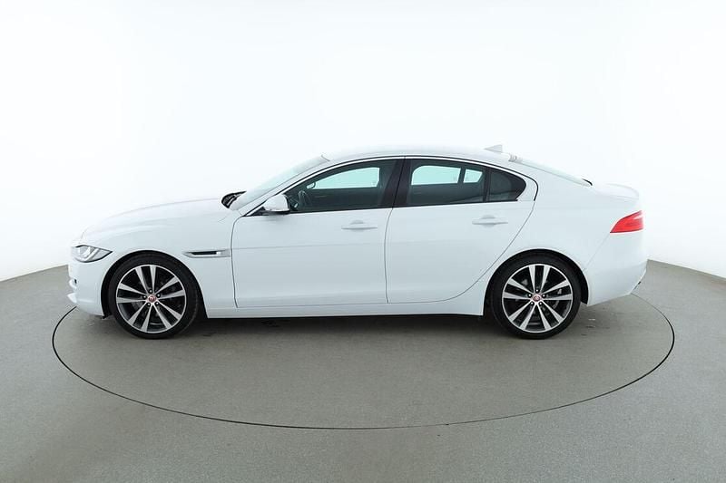 Begagnad Jaguar XE 182 HK (133 kW) 2016 Vit Sedan