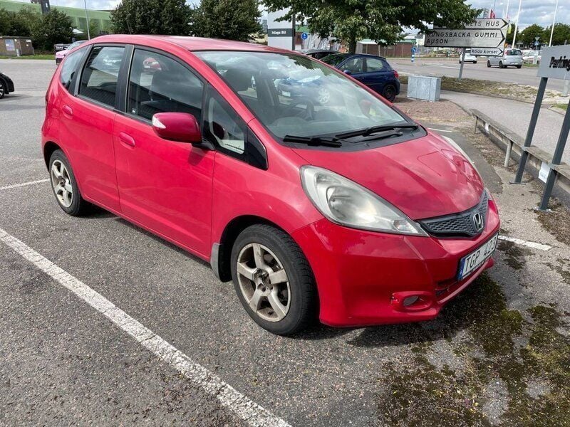 Röd Begagnad 2011 Honda Jazz Halvkombi | 49 900 kr (Dyr) - Bild 1/4