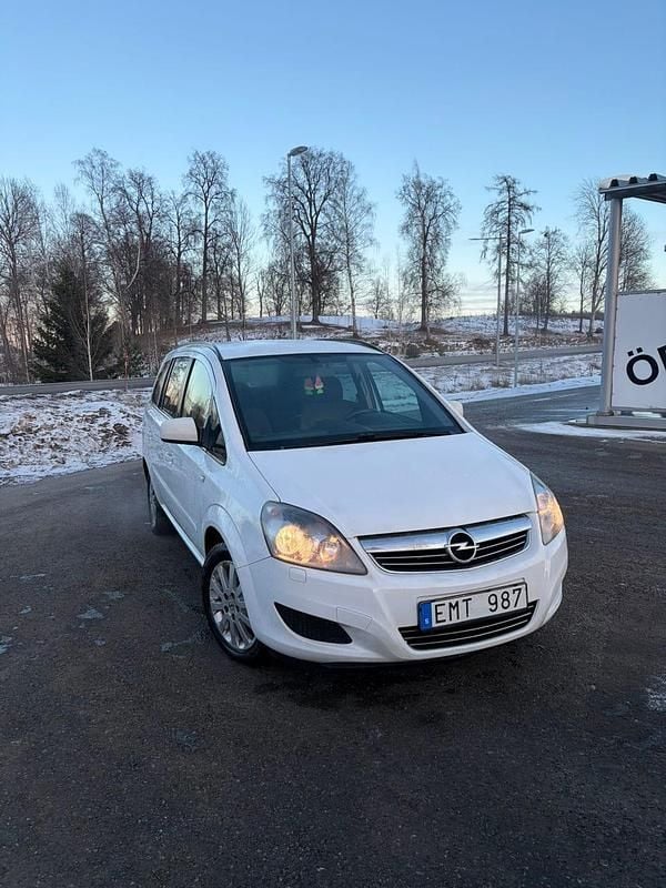 Begagnad Opel Zafira 150 HK (110 kW) 2011 Minibuss