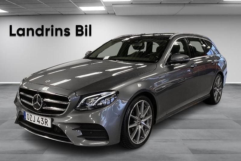 Grå Begagnad 2019 Mercedes E220 AMG line Kombi | 319 900 kr (Marknadspris) - Bild 1/4