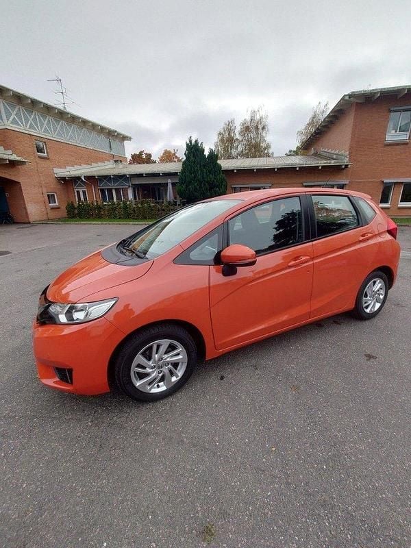 Orange Begagnad 2016 Honda Jazz Halvkombi | 98 000 kr (Bra pris) - Bild 1/4