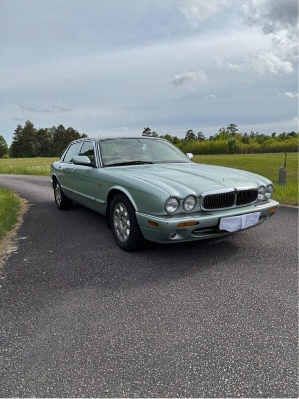 Grön Begagnad 2001 Jaguar XJ Executive Sedan | 35 000 kr - Bild 1/4