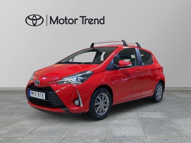 Röd Begagnad 2018 Toyota Yaris Active Halvkombi | 134 900 kr (Marknadspris) - Bild 1/4