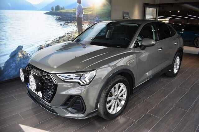 Chronosgrå metallic Begagnad 2020 Audi Q3 Sportback Advanced Plus SUV | 369 000 kr (Dyr) - Bild 1/4