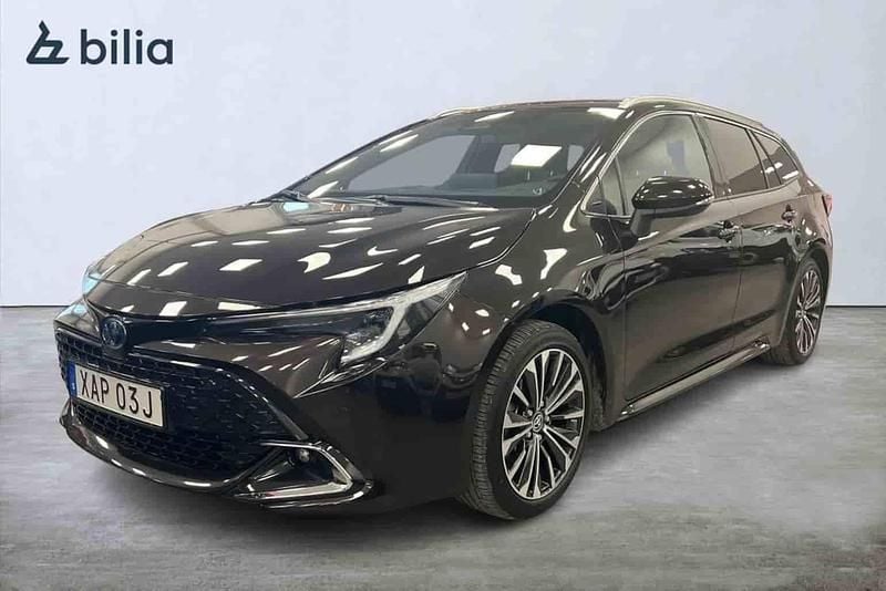 Begagnad Toyota Corolla Style 142 HK (104 kW) 2023 Brun Kombi