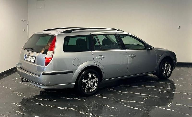 Begagnad Ford Mondeo 155 HK (114 kW) 2006 Silver Kombi
