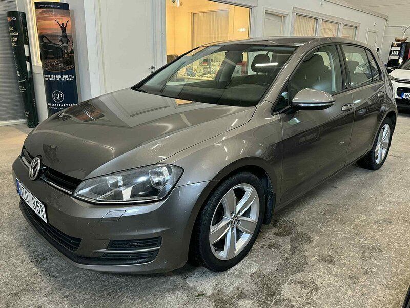 Grå Begagnad 2013 VW Golf VII Halvkombi | 114 000 kr (Marknadspris) - Bild 1/4