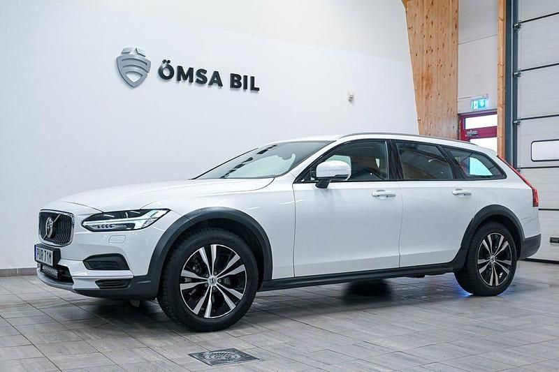 Begagnad Volvo V90 CC 197 HK (144 kW) 2023 Vit Kombi