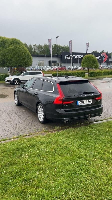 Begagnad Volvo V90 Momentum 235 HK (172 kW) 2017 Kombi