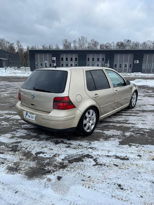 Begagnad VW Golf IV GTI 180 HK (132 kW) 2003 Champagne
