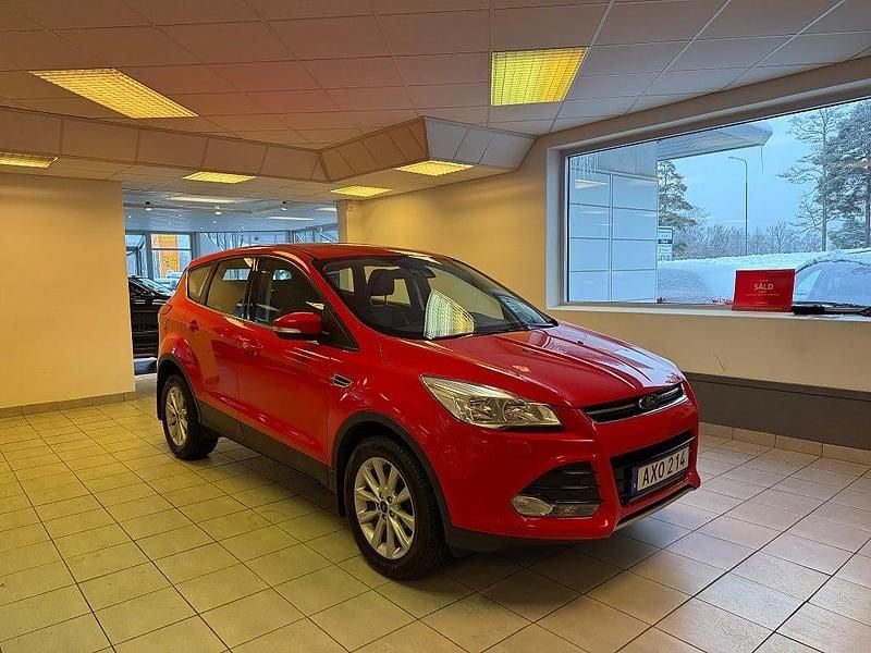 Röd Begagnad 2015 Ford Kuga Titanium SUV | 119 900 kr (Marknadspris) - Bild 1/4