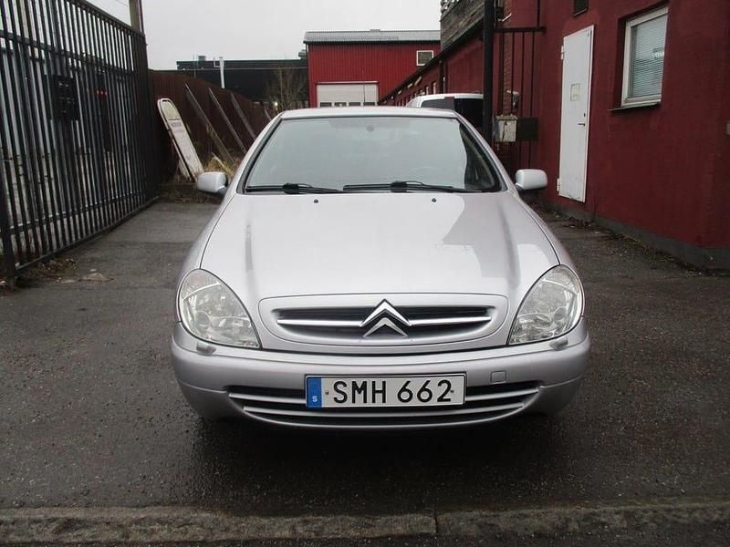 Begagnad Citroën Xsara 109 HK (80 kW) 2001 Silver Halvkombi
