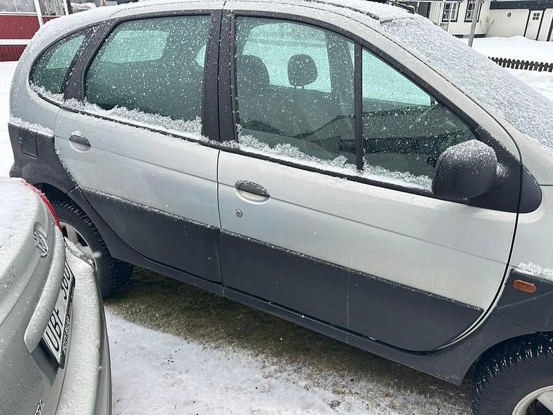 Begagnad Renault Scénic 139 HK (102 kW) 2001 Minibuss