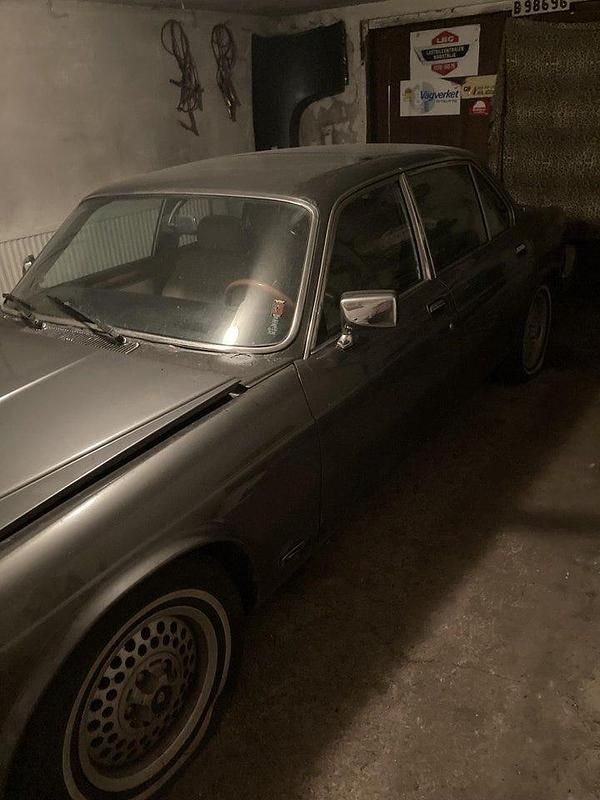 Begagnad 1984 Jaguar XJ Sovereign Sedan | 45 000 kr - Bild 1/4