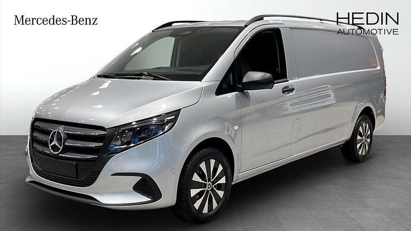 Silver Ny 2024 Mercedes Vito Minibuss | 624 875 kr (Bra pris) - Bild 1/4