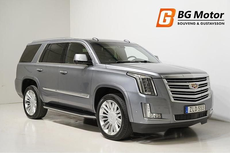 Grå Begagnad 2017 Cadillac Escalade SUV | 579 900 kr (Marknadspris) - Bild 1/3