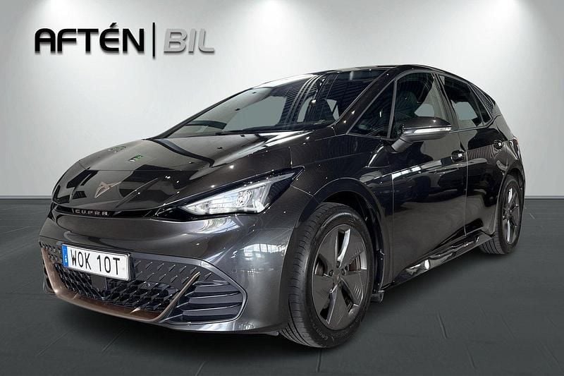 Mörkgrå Begagnad 2023 Cupra Born Halvkombi | 264 000 kr (Marknadspris) - Bild 1/3