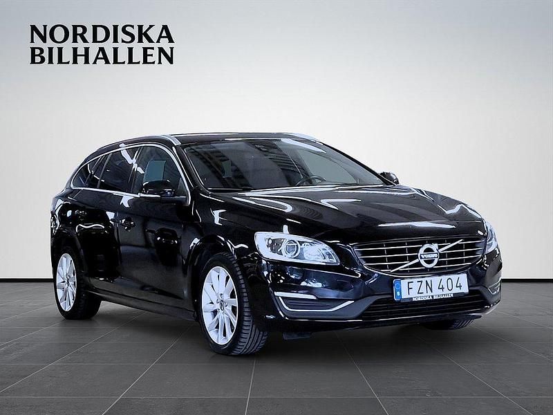 Svart Begagnad 2016 Volvo V60 Summum Kombi | 134 795 kr (Marknadspris) - Bild 1/4