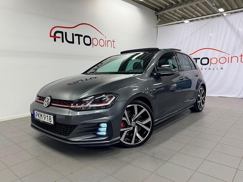 Grå (indium grey metallic) Begagnad 2017 VW Golf VII GTI Halvkombi | 239 800 kr (Marknadspris) - Bild 1/3