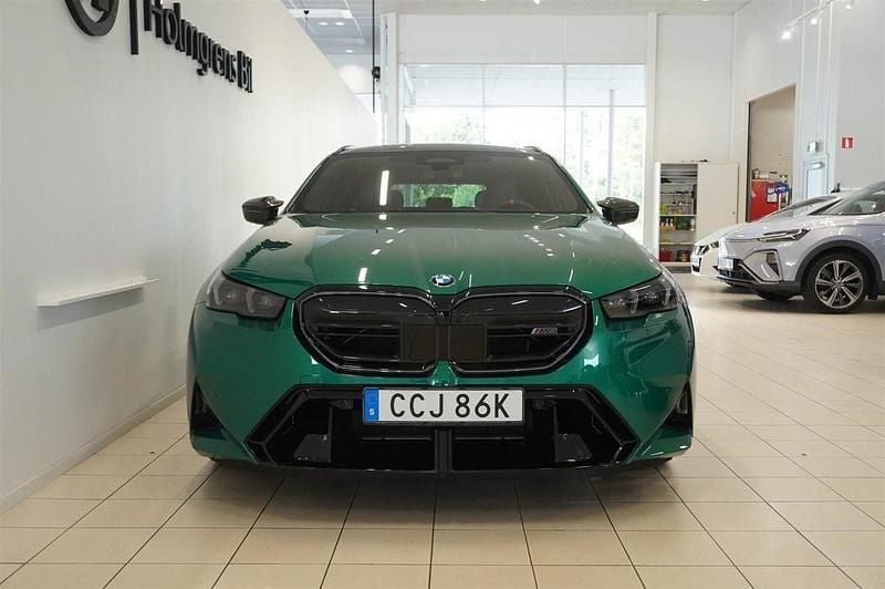 Ny BMW M5 Comfort Edition 585 HK (430 kW) 2025 Grön Kombi