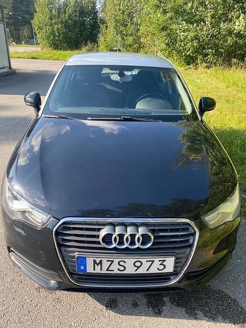 Svart Begagnad 2014 Audi A1 Sportback Sport Halvkombi | 79 900 kr (Bra pris) - Bild 1/4