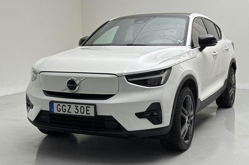 Vit Begagnad 2023 Volvo C40 Plus SUV | 344 900 kr (Bra pris) - Bild 1/4