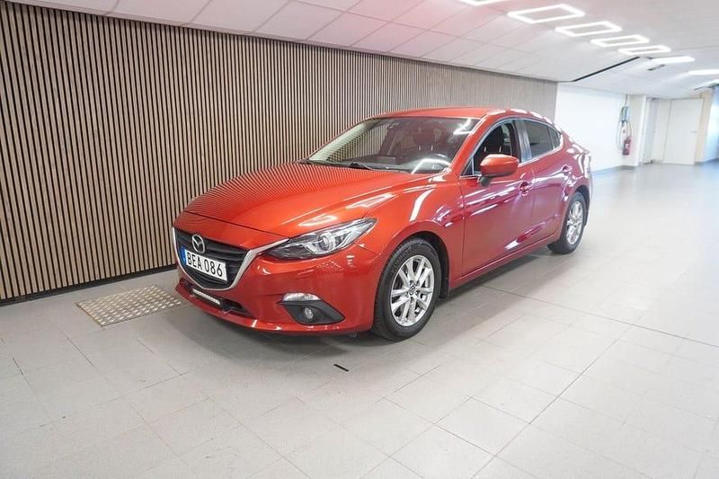 Röd Begagnad 2014 Mazda 3 Sedan | 114 700 kr (Marknadspris) - Bild 1/4