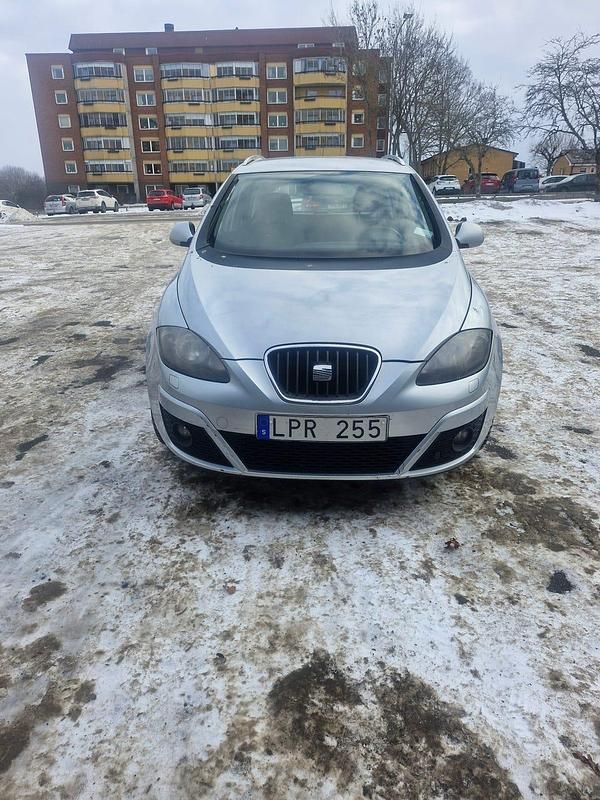 Begagnad Seat Altea XL 102 HK (75 kW) 2011 Minibuss