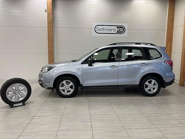 Ice silver metallic Begagnad 2017 Subaru Forester SUV | 209 000 kr (Marknadspris) - Bild 1/4