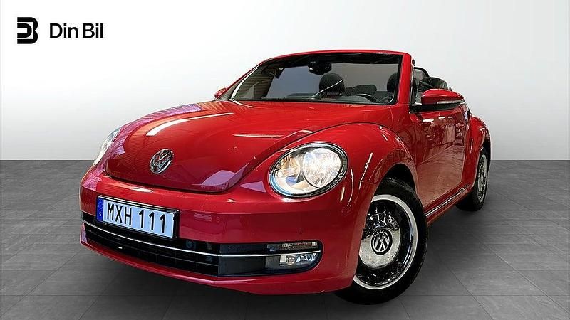 Tornadoröd Begagnad 2015 VW Beetle Cab | 252 900 kr - Bild 1/4
