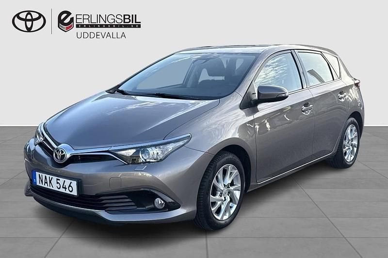 Brun Begagnad 2016 Toyota Auris Active Halvkombi | 129 000 kr (Marknadspris) - Bild 1/3