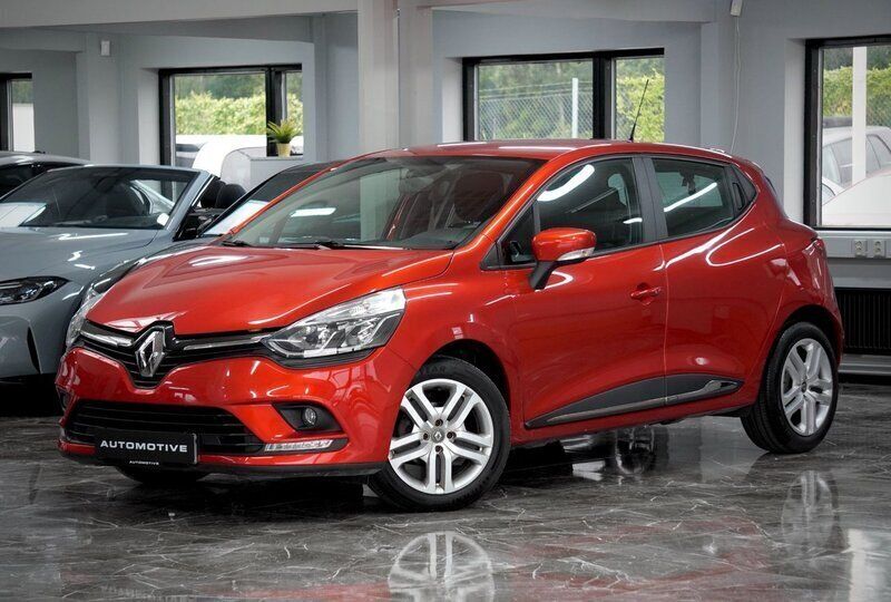 Röd Begagnad 2019 Renault Clio IV Play Halvkombi | 109 900 kr (Marknadspris) - Bild 1/4